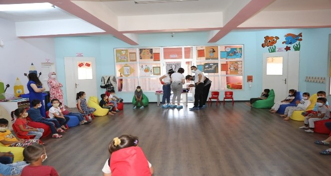 Mardin’de ‘Sevimli Dostlar Müzikli Çocuk Tiyatrosu’ okul öncesi öğrencileriyle buluştu