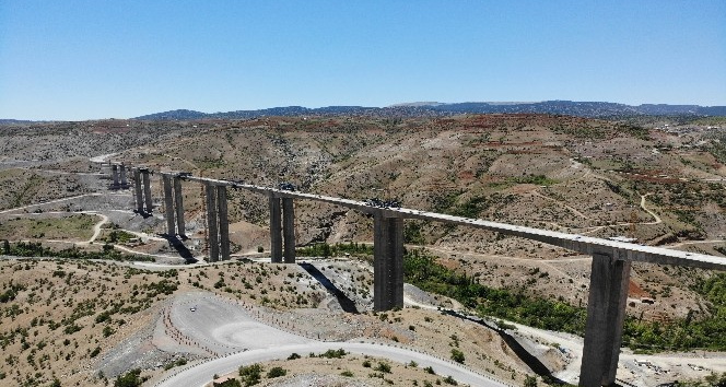 Türkiye’nin en yüksek ayaklı viyadüğü Konya Alanya arasını 2 saat 15 dakikaya indirecek