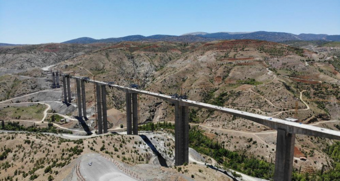 Türkiye’nin en yüksek ayaklı viyadüğü Konya-Alanya arasını 2 saat 15 dakikaya indirecek
