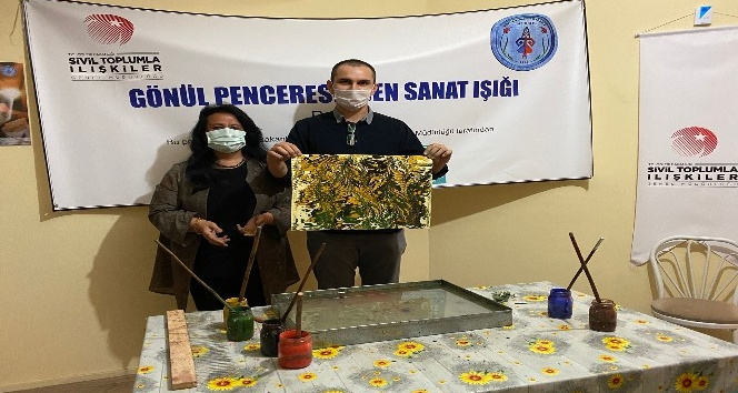 (Özel) Renkleri görmeden ’Ebru’ yapıyorlar