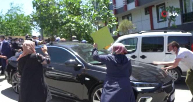 Eyüpsultan&#039;da İBB Başkanı Ekrem İmamoğlu&#039;nu protesto ettiler