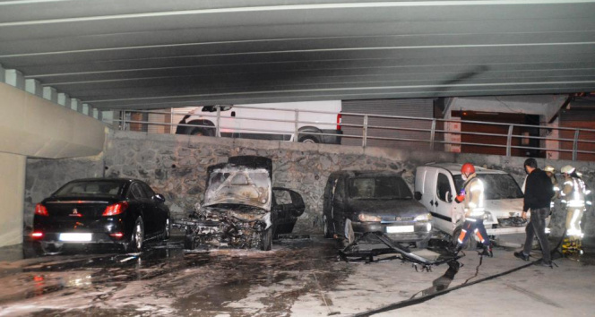Şişli’de viyadük altında yanan 4 otomobilde kundaklama şüphesi