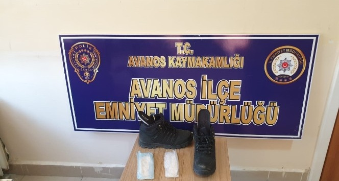 Botunun içerisinde uyuşturucu kuryeliği yapan şahıs yakalandı