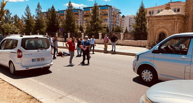 Yolun karşısına geçmek isterken aracın çarptığı şahıs ağır yaralandı