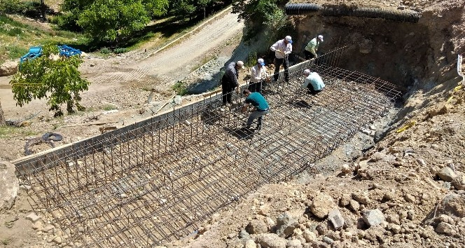 Heyelan bölgelerine perde duvar örülüyor