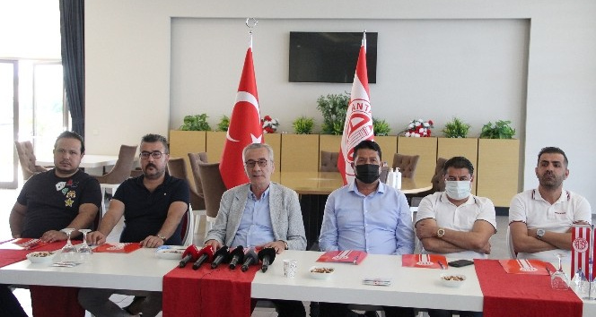 Antalyaspor’da Başkan Yılmaz görevi bıraktı