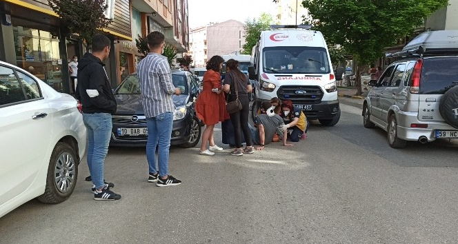 Otomobilinden inen sürücüye arkasından gelen araç dikiz aynasıyla çarptı