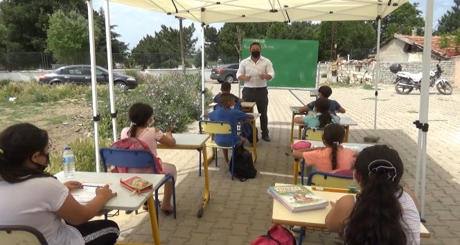 Hababam sınıfının Mahmut Hocasının "Okul her yerdir" repliği gerçek oldu
