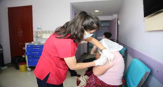 Tunceli’de evden hastaneye aşı servisi