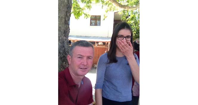 Annesinden boşanıp başka kadınla evlenmek isteyen babasını öldürdü