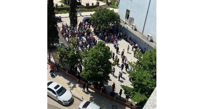 Yaşadığı cinnet sonrası öldürdüğü kardeşi ile birlikte toprağa verildi