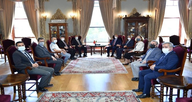 Rektör Karacoşkun İstanbul Üniversitesi Rektörü Çapak ile bir araya geldi