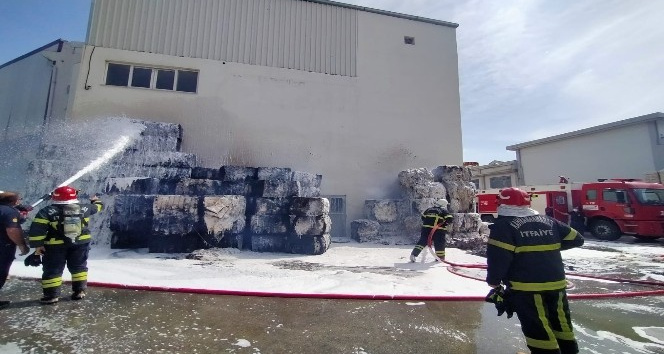 Fabrika yangını büyümeden söndürüldü