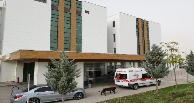 Evlerinde yaralı halde bulunan karı-koca hastanede tedavi altına alındı