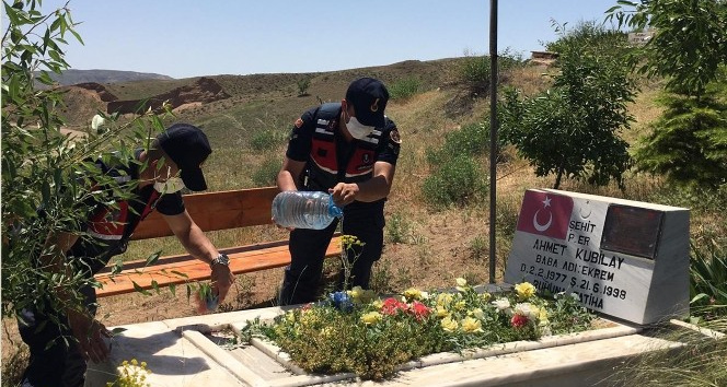 Kırıkkale’de jandarma şehit mezarlarının bakımını yaptı