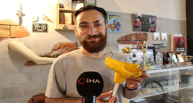 Yaptığı protezle engelli kedinin yeniden koşmasını sağladı