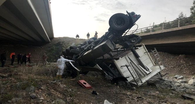 Gümüşhane’de tır kaza yaptı: 1 ölü