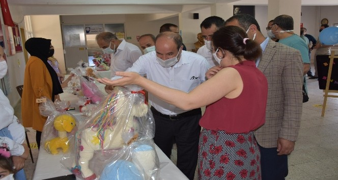 El emeği ürünler, öğrenciler için satışa sunuldu
