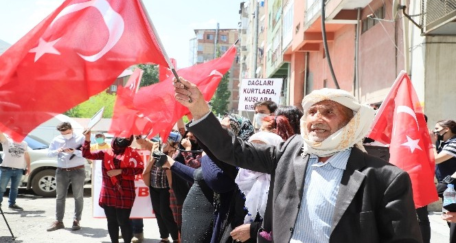 Annelerin sesini müzikle bastıran HDP’ye tepki