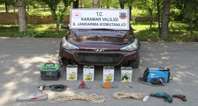 Kiralık otomobille köylerden ne bulduysa çaldı