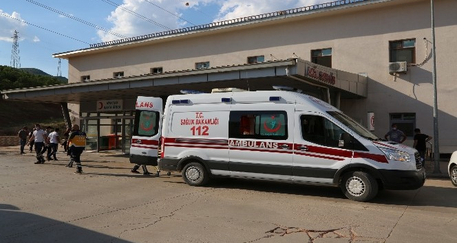 Tunceli’de otomobil ile hafif ticari araç çarpıştı: 6 yaralı
