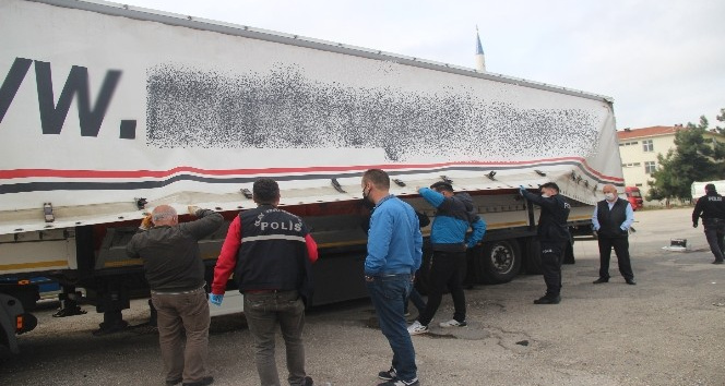 Tekirdağ’da tırın dorsesinde saklanan 5 göçmen yakalandı