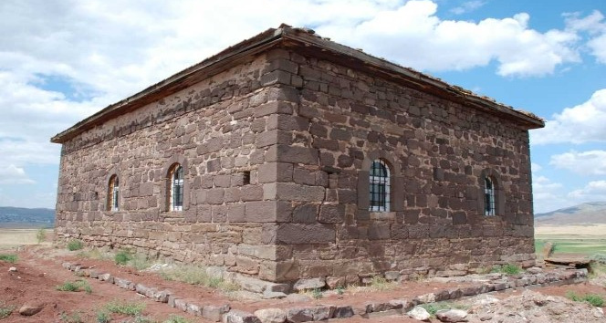 300 yıllık tarihi camide kitabe gün yüzüne çıkarıldı