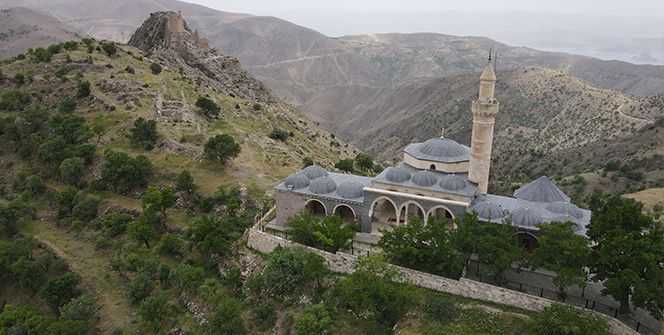 Tam 456 yıllık, muhteşem manzarası ile dikkat çekiyor