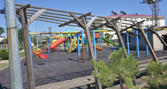 Bingöl Genç’te parklar tahrip edildi