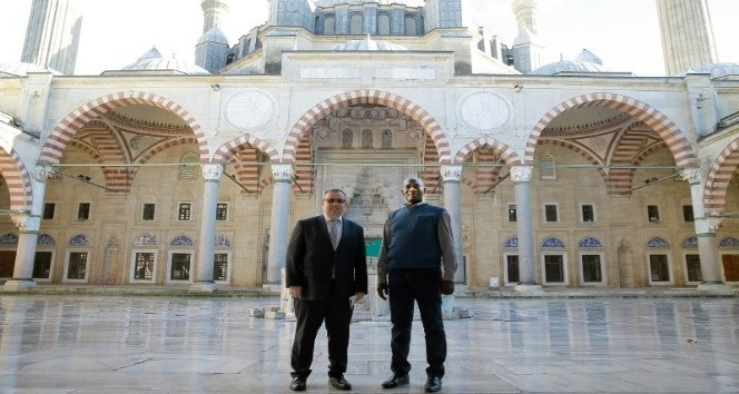 Trakya Üniversitesi mezunu Djeraki, ülkesi Çad’da Cumhurbaşkanı Başdanışmanı oldu