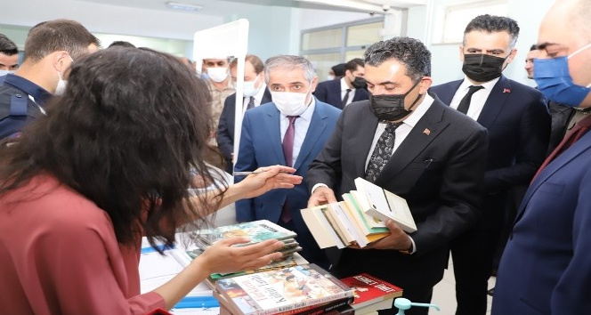 Ardahan’da ‘Bir Kitap Bir Umut’ kitap bağışı kampanyası