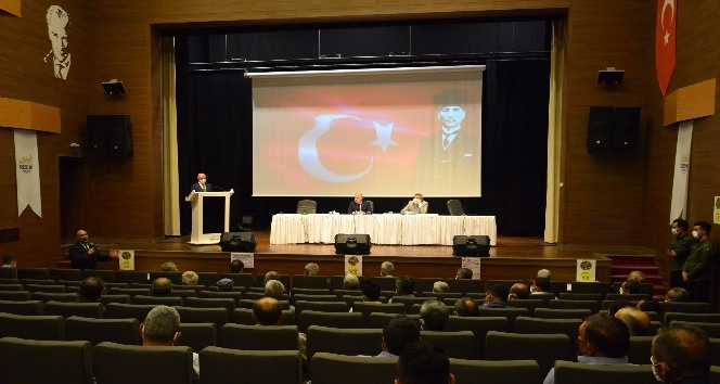 Kırşehir Valisi Akın, "Köylerimize eşit oranda hizmet götürme gayreti içerisindeyiz"