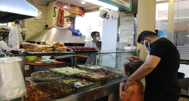 Mardin’de kafe ve restoranlar müşterileri ağırlamaya başladı