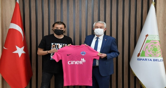 Kasımpaşalı futbolcu Yusuf Erdoğan: “Ispartaspor’u süper ligde görmek istiyoruz”