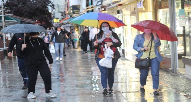 Edirne’de sağanak yağış etkili oldu