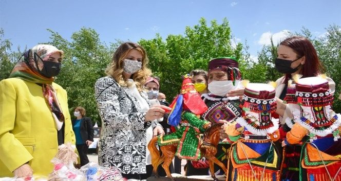 Ardahan’da, ’Hayat Boyu Öğrenme Haftası’ nedeniyle sergi açıldı