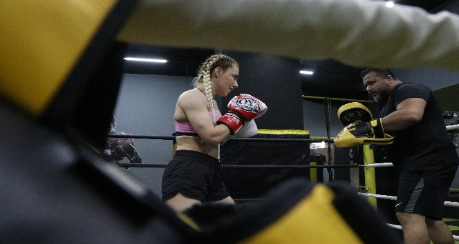 Zayıflamak için başladığı sporda rekorlar kırdı