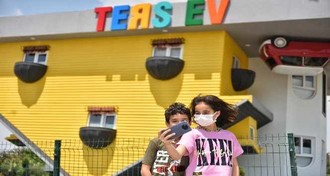 Adana’nın ilk ters evi kapılarını açtı