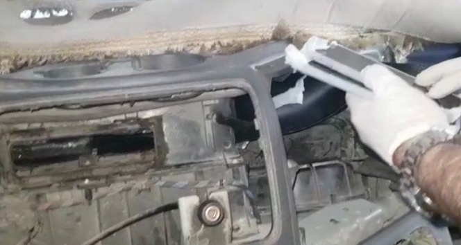 Gümrük kapısında 18 adet kaçak telefon ele geçirildi