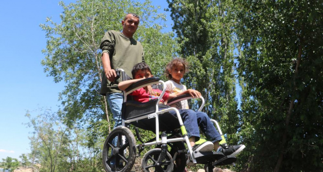 Batuhan’ın baba sırtındaki çileli okul yolculuğu son buldu