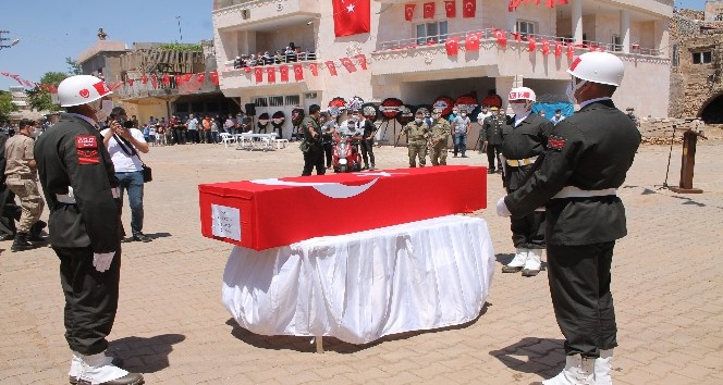 Midyat şehidi dualarla son yolculuğuna uğurlandı