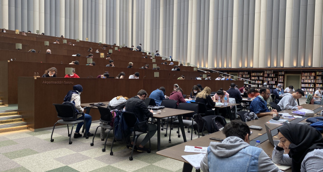 Fatih’in en büyük kütüphanesi açıldı