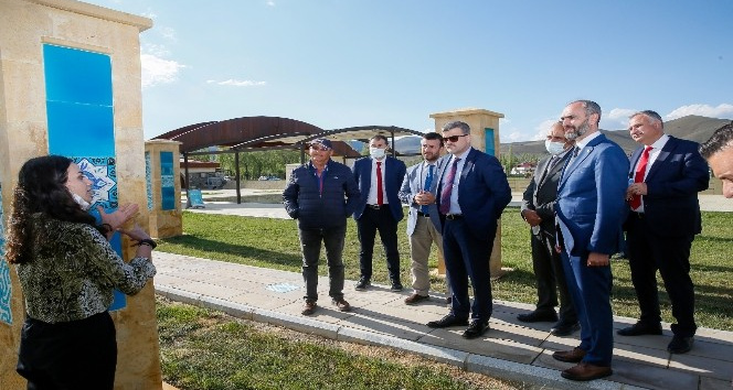 Rektör Türkmen, Gençlik ve Spor Bakanlığı ve Gazi Üniversitesi heyetleri ile birlikte Kenan Yavuz Etnografya Müzesini ziyaret etti