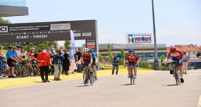 Heyecanlı pedallar Ayçiçeği Vadisi’nde kıyasıya yarıştı