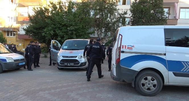 Kocası tarafından boğazından bıçaklanan kadın hayatını kaybetti