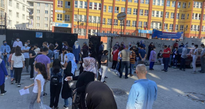 Liselere Geçiş Sistemi (LGS) sınavının ilk oturumu başladı