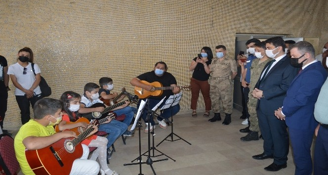 Tuzluca’da Hayat Boyu Öğrenme Haftası kapsamında sergi düzenlendi