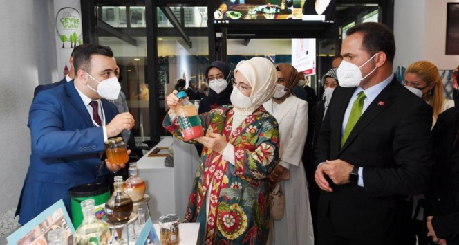 Emine Erdoğan, Beyoğlu'nda atıktan dönüştürülen ürünlerin yer aldığı sergiyi açtı