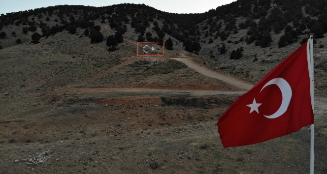 Dev bayrak Kocayaka'ya çok yakıştı