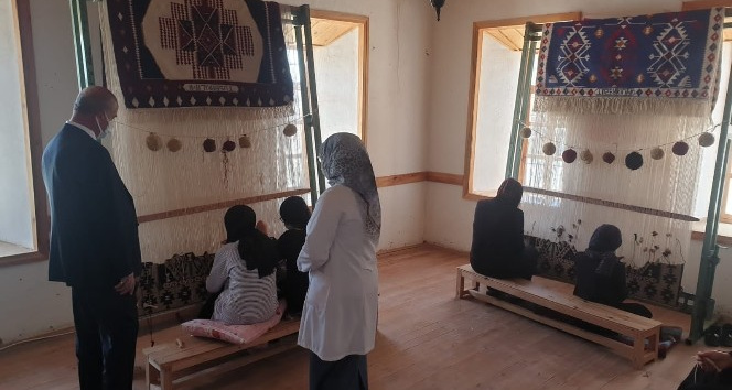 Tuşba Belediyesinden dezavantajlı kadınlara yönelik halı ve kilim kursu